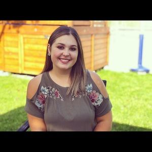 Meet your Posher, Alexia